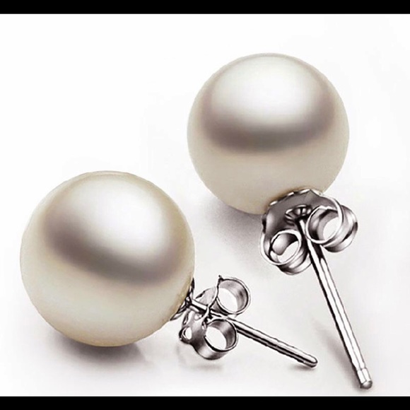 Faux Simulated Pearl Studs in 925 Silver - Picture 2 of 4